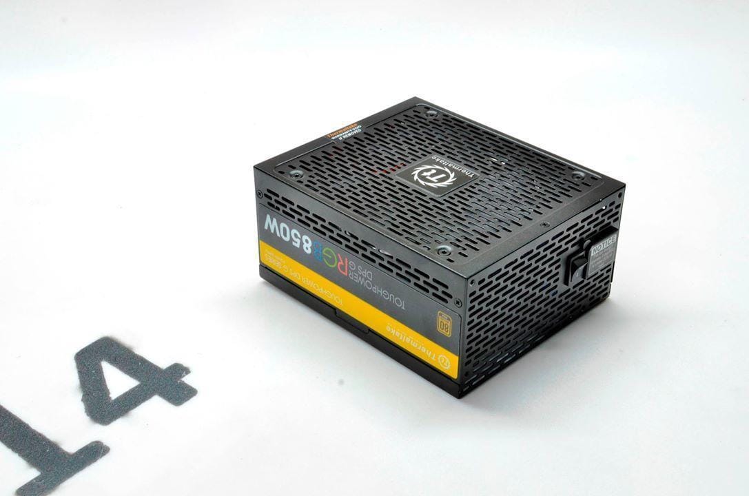 Thermaltake-Toughpower-DPS-G-RGB-850W-Ben-Ngoai-1