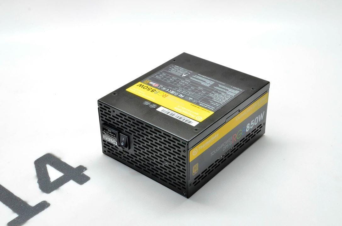 Thermaltake-Toughpower-DPS-G-RGB-850W-Ben-Ngoai-2