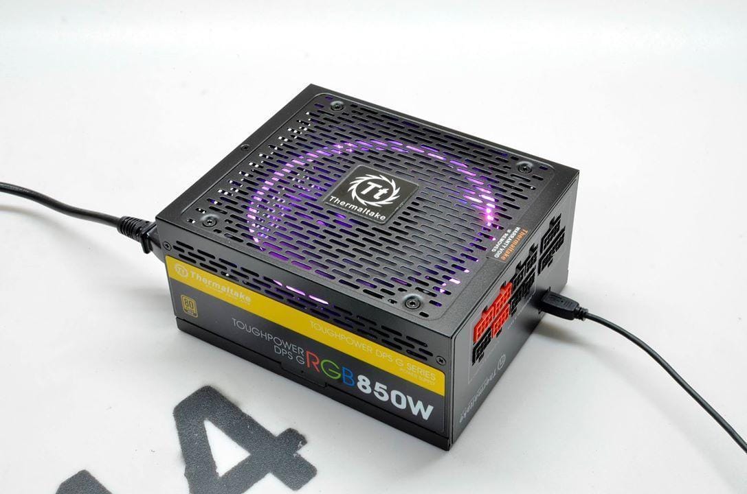 Thermaltake-Toughpower-DPS-G-RGB-850W-Ben-Ngoai-3