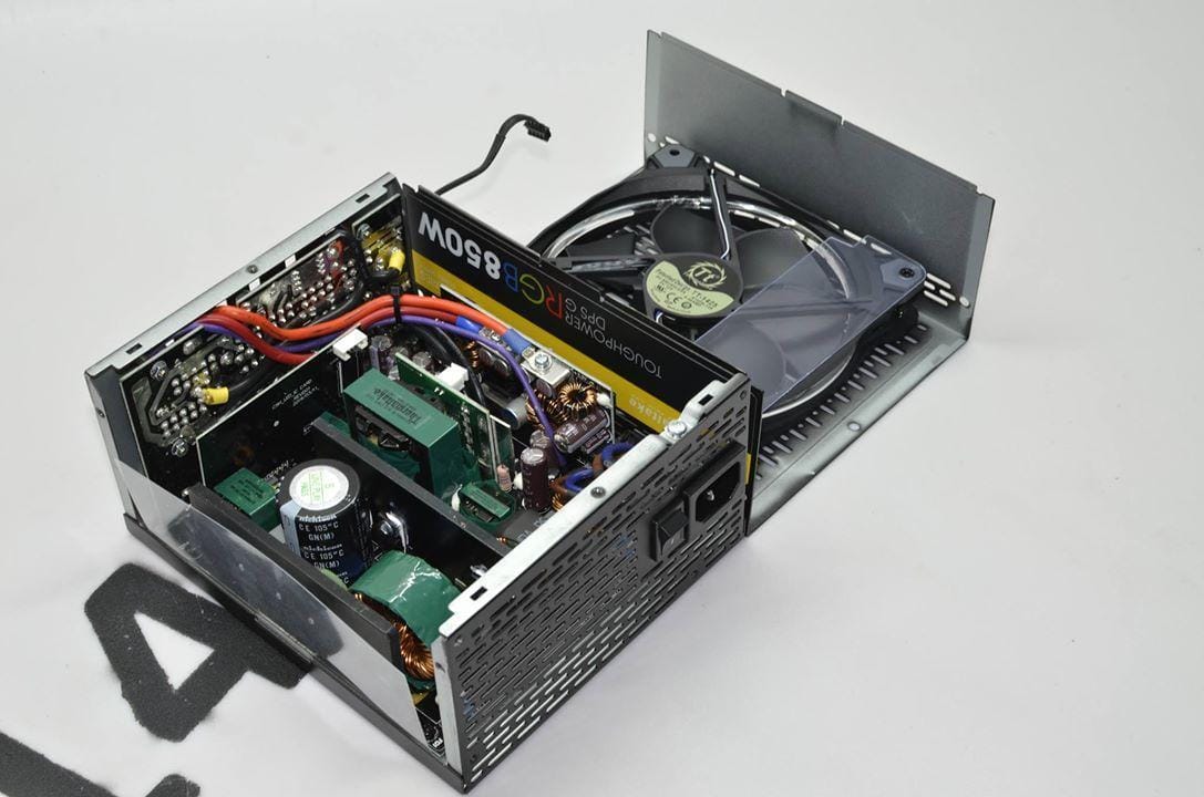 Thermaltake-Toughpower-DPS-G-RGB-850W-Tong-Quan-Ben-Trong